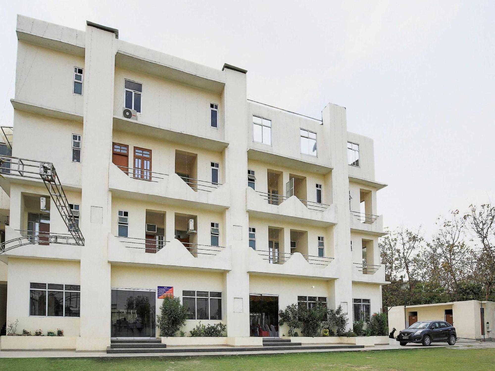 Oyo Flagship 37109 Mangalam Guest House Chinhat Εξωτερικό φωτογραφία